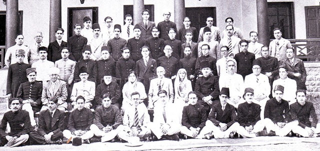 [Mr Jinnah with Kashmiri alumni of Aligarh University in Srinagar, 1944[3].jpg]
