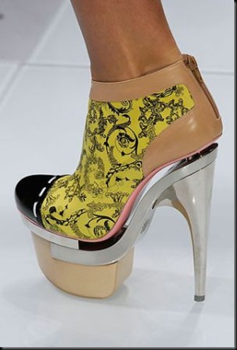 27-scarpe-versace-spring-2010-02