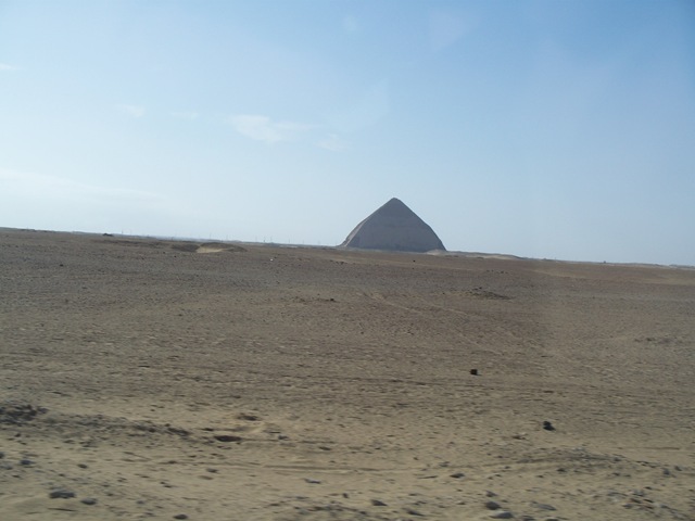 [12-29-2009 015 Dashur - Bent Pyramid[2].jpg]