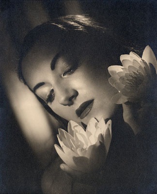 [Retrato de la bailarina Marika Rivera 1946-Angus McBean[6].jpg]