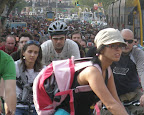 pictures, képek, fotók, Budapest blog, CM, Critical Mass, 2010, bringás demonstráció, tüntetés,  Kritikus Tömeg,  Föld Napja, bringás sunák