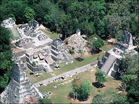[pyramids_of_Tikal[4].jpg]