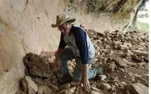 Archaeologist Winston Hurst, examines the condition of a historical site near Blanding, Utah [Photograph: Ed Andrieski/AP]
