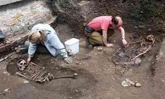 Kurt Hunter-Mann, right, examines a skeleton at the site in York, which may be the only well-preserved Roman gladiator cemetery