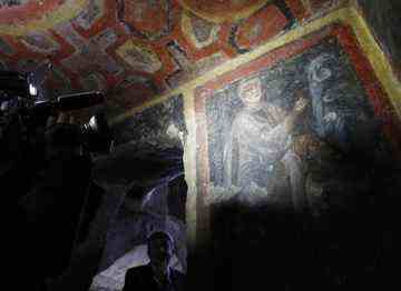 Icons of Peter and Paul dating to the second hald of the 4th century discovered in catacombs near Rome_02