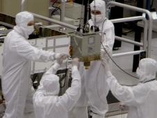 [465403main_MS-CheMin-Install4x3_226-170[5].jpg]