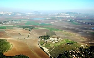 [resized_MegiddoandJezreelValleyaerialfromwesttb121704968[5].jpg]