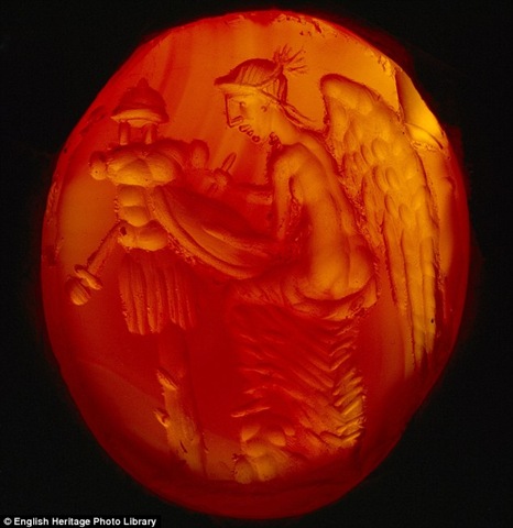 [article-1304086-0AD62CAF000005DC-820_634x653[5].jpg]