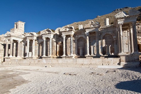 [sagalassos-antonine-nymphaeum-ku-leuven[5].jpg]