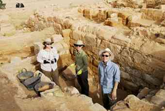 Students Sarah McCutcheon (left), Rachel Rabey (centre) and Fraser Reed (right) took part in this year’s six week Jordanian excavation. 