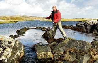 Archaeologist Michael Gibbons has discovered a complex series of weirs and dams that may date back to Mesolithic times on the Errislannan peninsula in Connemara. 