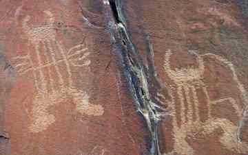 Legend Rock Petroglyphs_02