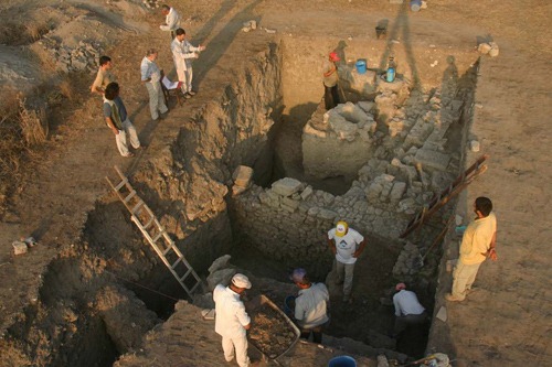 [bronze-age-troy-vii-season-2010-excavations-defensive-ditch[6].jpg]