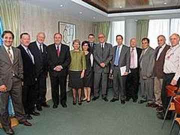 UNESCO Director-General Irina Bokova with Israeli, Jordanian and Palestinian experts at a ‘brainstorming meeting’ that she convened to reactivate the UNESCO Action Plan for the safeguarding of the cultural heritage of the Old City of Jerusalem and its Wall 