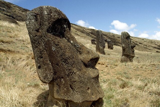 [easter-island-head-289121-sw[6].jpg]