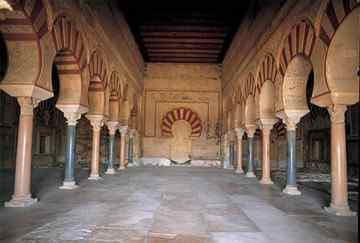 Madinat al Zahra: interior of the Salon Rico.