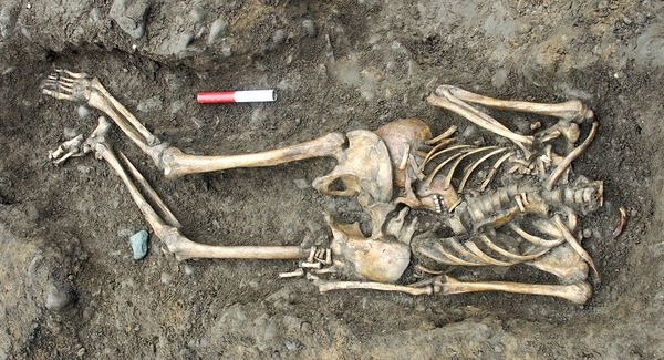 [headless-romans-tomb_28089_600x450[5].jpg]