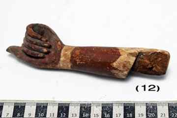 A delicately carved wooden hand, broken off from a piece of statuary. This hand, along with 200 other objects, were given to the SCA by Al-Ahly bank (Photo: SCA)