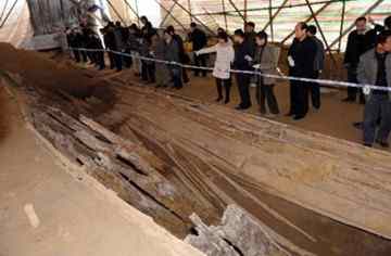Archeologists inspect a newly excavated sunken ship of ancient China's Yuan Dynasty (1206-1368) in Heze of east China's Shandong Province.