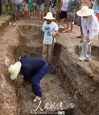 Archaeologists excavating one of the ancient tombs in Baofeng County, Henan Province.