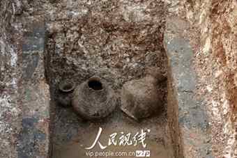 Pottery of various types and sizes unearthed from one of the tombs in Baofeng County, 