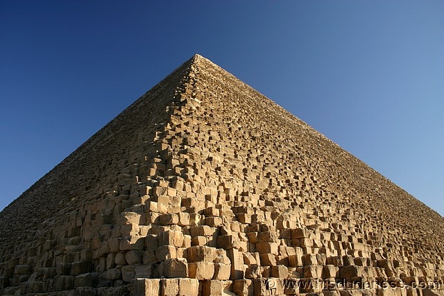 [the-great-pyramid-of-giza-2[5].jpg]