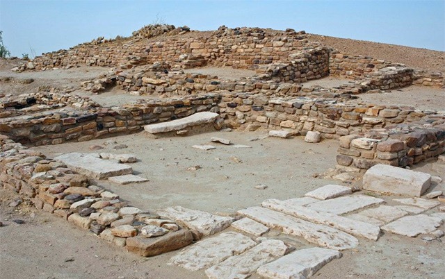 [dholavira-site-big[16].jpg]