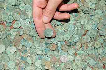 The Frome Hoard contains the largest number of Roman coins ever found in a single container in the UK [© Portable Antiquities Scheme]