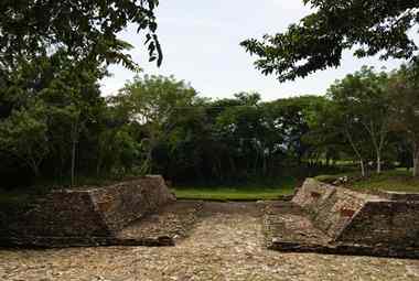 Ballgame court in the archaeological zone of Tonina. Photo: DMC. INAH M. MARAT.
