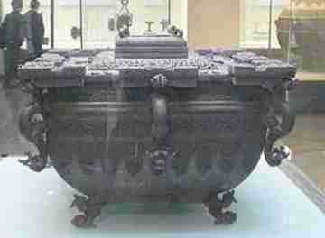 This 2,400-year-old bronze wine chiller (fou and jian) served as inspiration for the drums at the Beijing Olympics Opening Ceremony.