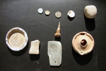 Islamic coins and other finds from Medinet al-Far in Syria