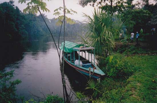 [peru-amazon-village-14.jpg]