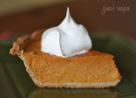 A healthy and delicious version of the classic sweet potato pie – a perfect, easy sweet potato dessert recipe for Thanksgiving! #Thanksgiving #sweetpotatopie #dessert #sweetpotato