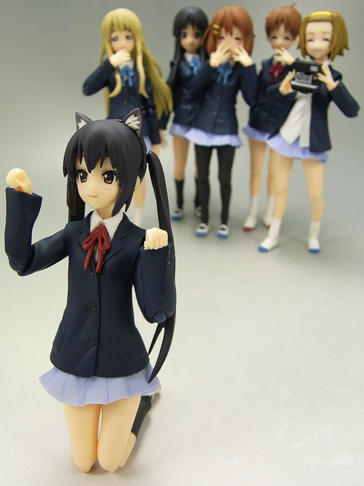 ▼▼グッドスマイルカンパニー figma 061 フィギュア 中野梓 制服ver. 「けいおん!」 61ZBYnKJYpL._UF350,350_QL50_.jpg