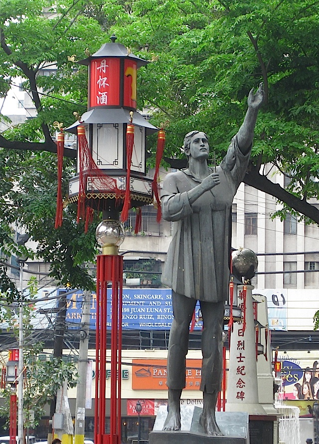 statue of San Lorenzo Ruiz in Binondo, Manila