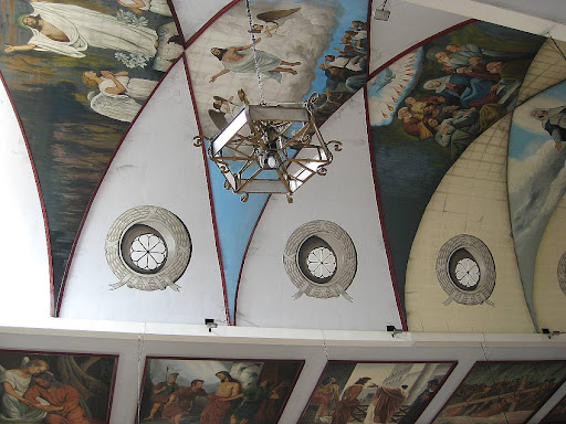 paintings of scenes in the life of Jesus on the ceiling of the Binondo Church