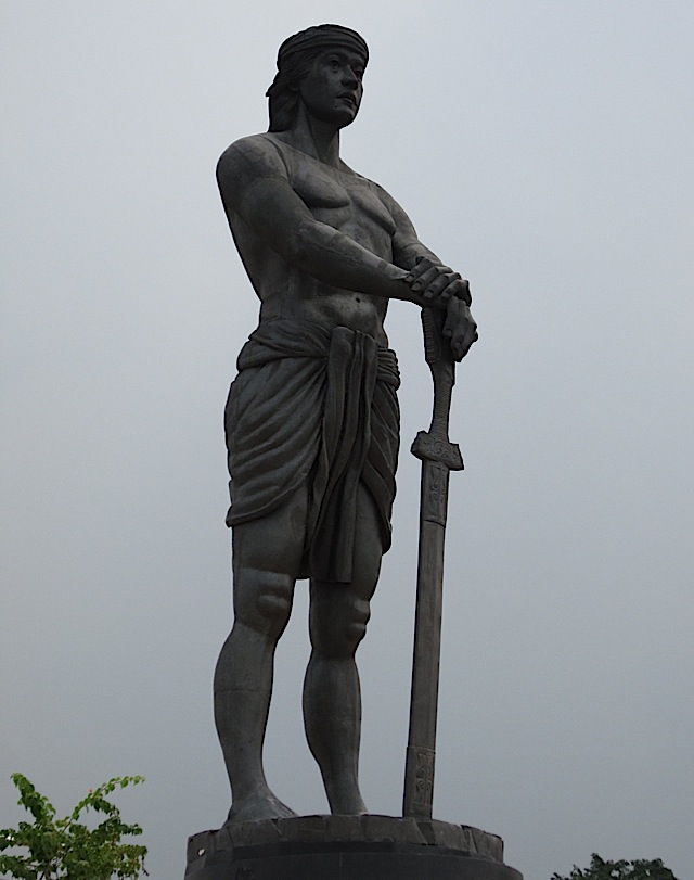 statue of Lapu-Lapu at the Rizal Park