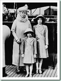 Queen_Mary_with_Princess_Elizabeth_and_Margaret