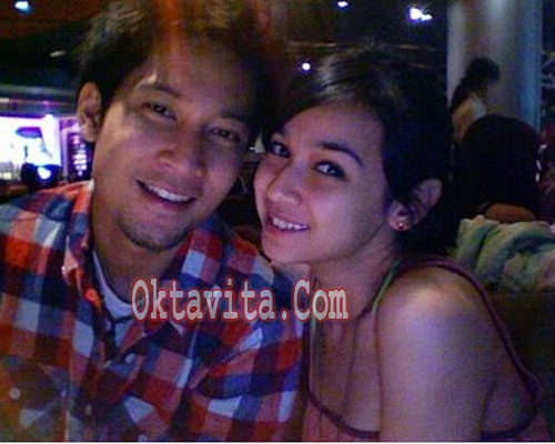 Foto Mesra Aryani Fitriani dan Detri Warmanto 2010