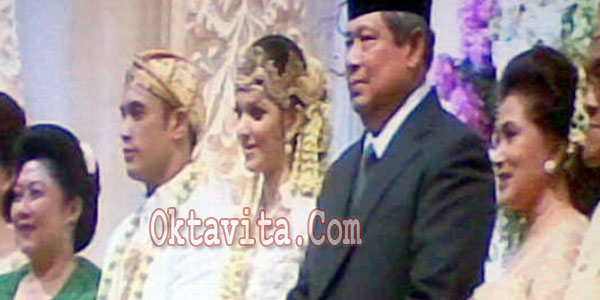 Foto Pernikahan Nia Ramadhani Ardie Bakrie – Oktavita.Com