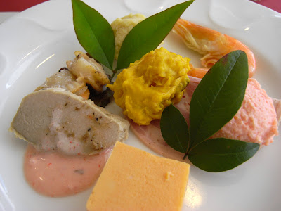 花の森ホテルのランチ 1500円 ２人分 レイザル新聞