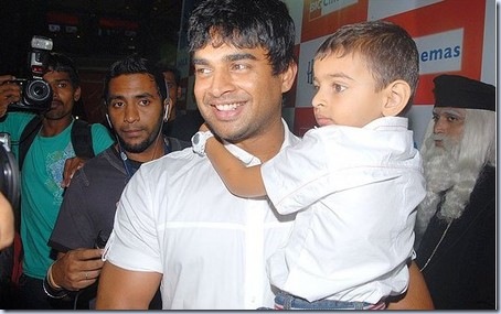Madhavan-with-his-wife-Sarita-Birje-and-son-Vedant