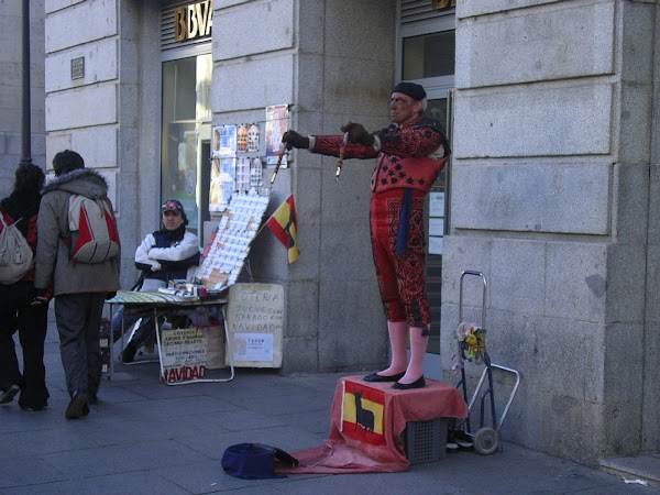 Imagini Spania: dati un euro, se va misca.JPG