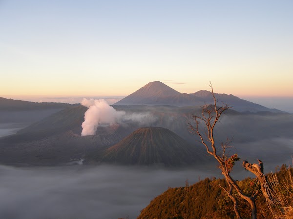Imagini Indonezia: eruptia vulcanului Bromo
