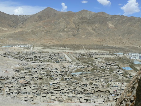 Obiective turistice Tibet: orasul Gyantse.JPG