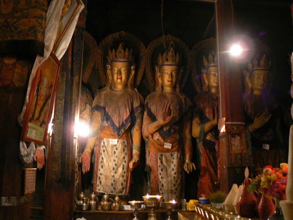 Obiective turistice Tibet: zeitati budiste