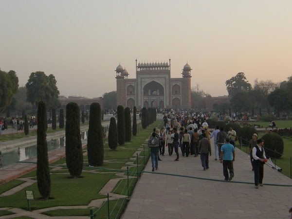 Imagini India: gradina Taj Mahal Agra