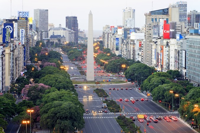 Obiective turistice Argentina: Avenida EXTRA LARGE 9 de Julio, Buenos Aires