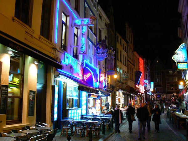 Obiective turistice Belgia: strazi noaptea, Bruxelles