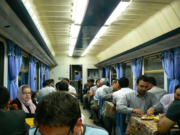 Imagini Iran vagon restaurant Iran. Drumul spre China